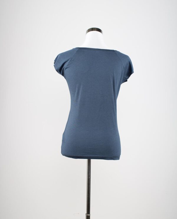 WONDA-SUSLET-Outlet-2023_0030_Life-Tree-Fairwear-Bambus-Shirt-Women-Denim-Blue-Ascension-Close