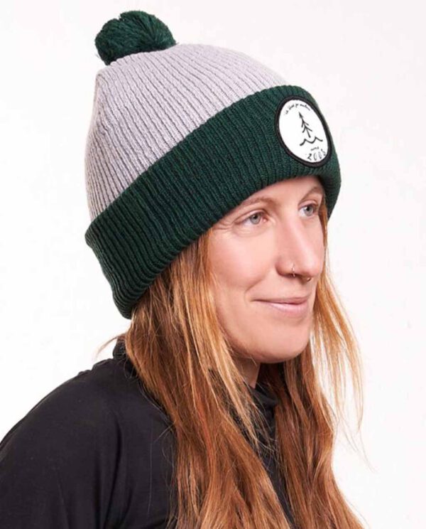 SUSLET _0005_bleed-clothing-2397-bleed-clothing--bommel-beanie-green-grey-studio-02.jpg